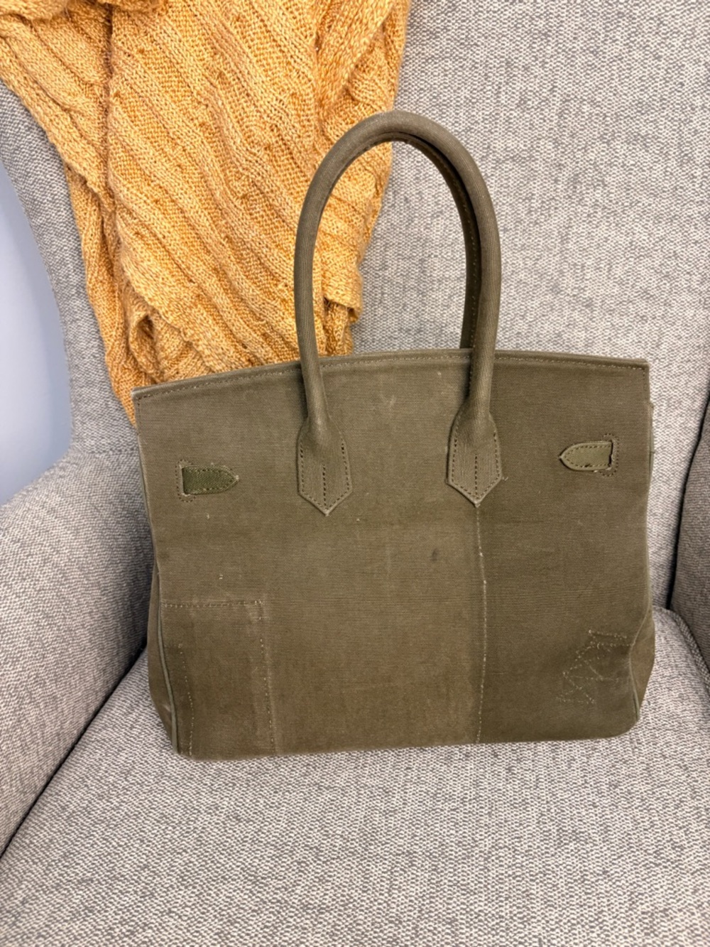 READY MADE Military-Style Canvas Tote with Lock Accent - Picture 4 of 7